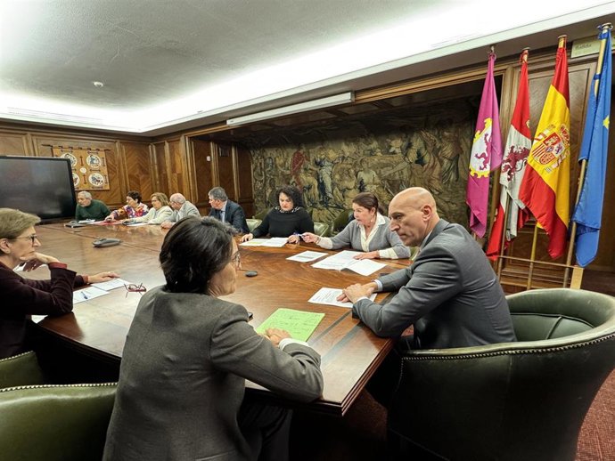 Readjudican el catering de escuelas infantiles y ayuda a domicilio en León por la renuncia de la empresa