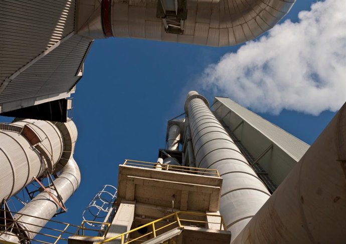 Archivo - Imagen de una cementera