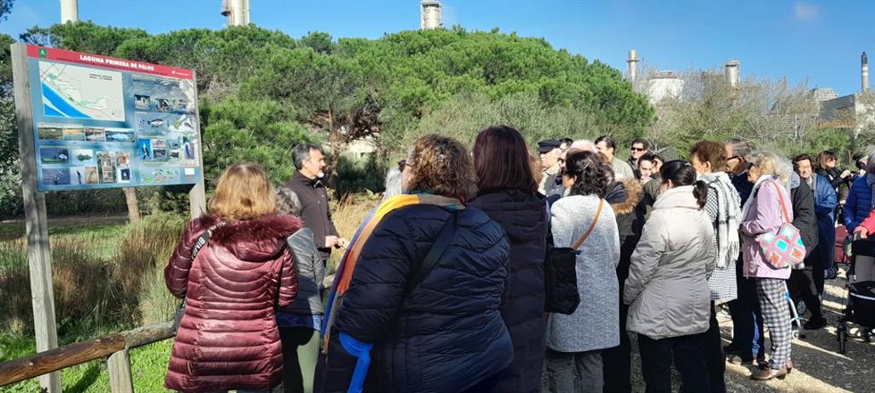 Mayores de Huelva visitan la Laguna Primera de Palos de la Frontera y los Lugares Colombinos.