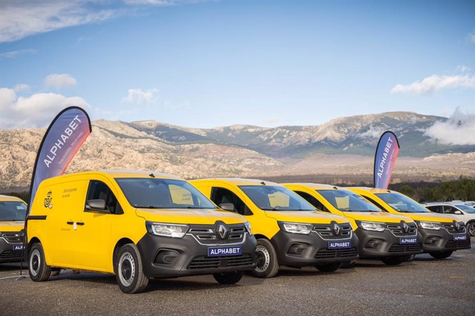 Archivo - Entrega de los Renault Kangoo de Alphabet para Correos