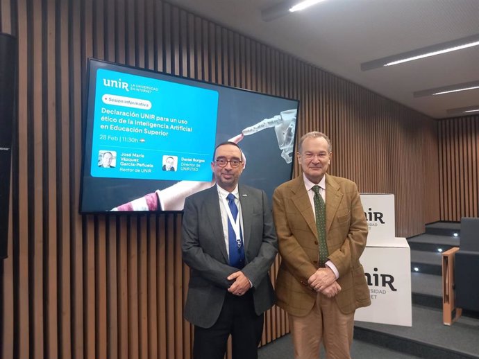 El rector de UNIR, José María Vázquez García-Peñuela, y el director de UNIRiTED, Daniel Burgos.