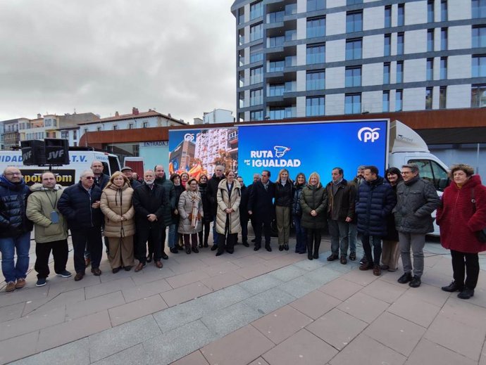 La Ruta por la Igualdad del PP en la plaza Mariano Granados de Soria.