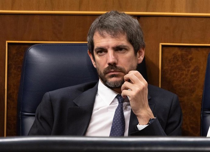 Archivo - El ministro de Cultura, Ernest Urtasun, durante una sesión de control al Gobierno, en el Congreso de los Diputados, a 13 de diciembre de 2023, en Madrid (España). El Congreso celebra su primera sesión de control al Gobierno de la XV legislatur