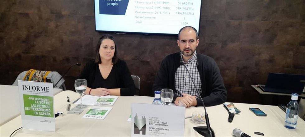 Ale Ibarra y Raúl Pérez, presentan el informe del Centro Memorial de las Víctimas del Terrorismo.