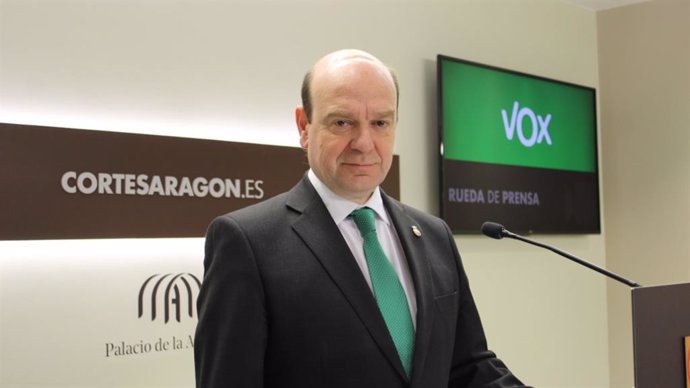 El portavoz de VOX en las Cortes de Aragón, Santiago Morón, en rueda de prensa