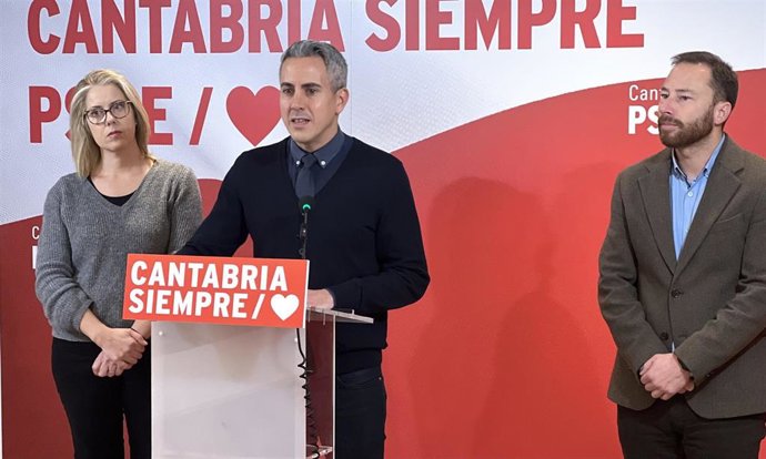 El secretario general del PSC-PSOE, Pablo Zuloaga, y los diputados Norak Cruz y Jorge Gutiérrez