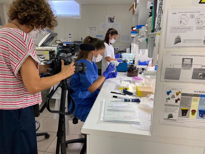 Imagen del rodaje del documental 'ARI. Una historia de amor y vida' (Barcelona)