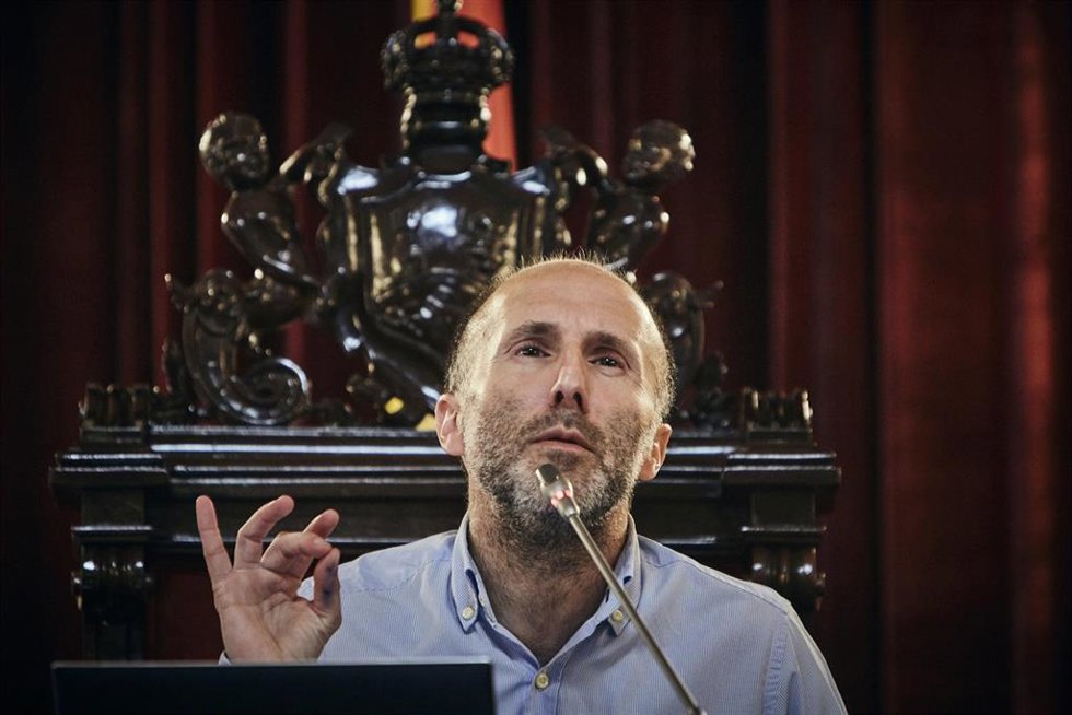 Archivo - El alcalde de Ourense, Gonzalo Pérez Jácome, durante una rueda de prensa, en el Ayuntamiento, a 10 de mayo de 2023, en Ourense, Galicia (España). El alcalde presentó una denuncia en los Juzgados de Ourense por un supuesto delito de espionaje