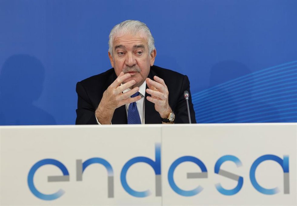 El consejero delegado de Endesa, José Bogas, interviene durante una rueda de prensa para comentar los resultados anuales de la compañía en el ejercicio 2023, a 28 de febrero de 2024, en Madrid (España). Endesa obtuvo un beneficio neto de 742 millones de