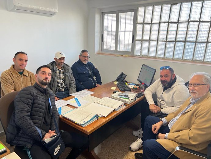 Reunión de Francisco Espinós con los marineros