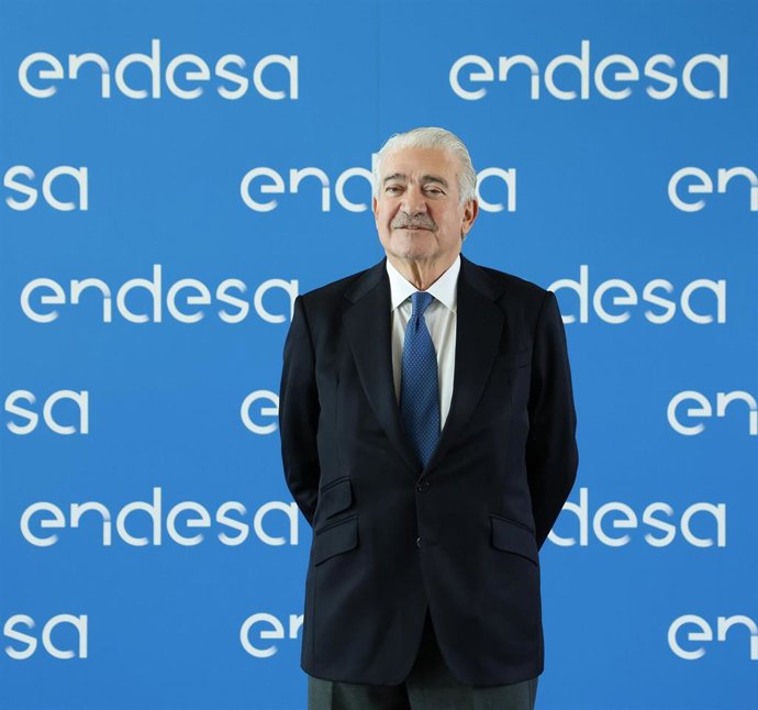 El consejero delegado de Endesa, José Bogas, posa durante una rueda de prensa para comentar los resultados anuales de la compañía en el ejercicio 2023, a 28 de febrero de 2024, en Madrid (España). Endesa obtuvo un beneficio neto de 742 millones de euros