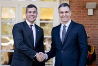 Sánchez traslada al presidente de Paraguay el compromiso de España con seguir apoyando el desarrollo del país