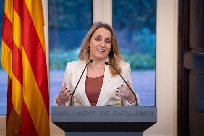 La consellera de Economía y Hacienda de la Generalitat, Natlia Mas, ofrece una rueda de prensa tras la entrega del Proyecto de ley de Presupuestos de la Generalitat 2024, en el Parlament, a 28 de febrero de 2024, en Barcelona, Catalunya (España)