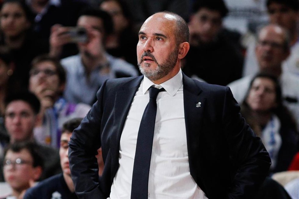 Archivo - El entrenador del Real Madrid de baloncesto, Chus Mateo
