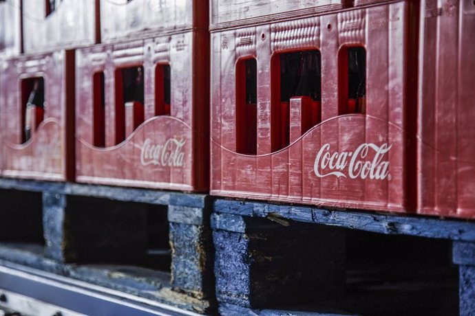 Archivo - La embotelladora chilena de Coca-Cola, Andina, reduce sus beneficios en un 34,1% hasta junio, con 51 millones