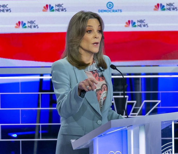 Archivo - June 27, 2019 - Miami, FL, USA - Democratic presidential candidate Marianne Williamson speaks during the second night of the first Democratic presidential debate on Thursday, June 27, 2019, at the Arsht Center for the Performing Arts in Miami.