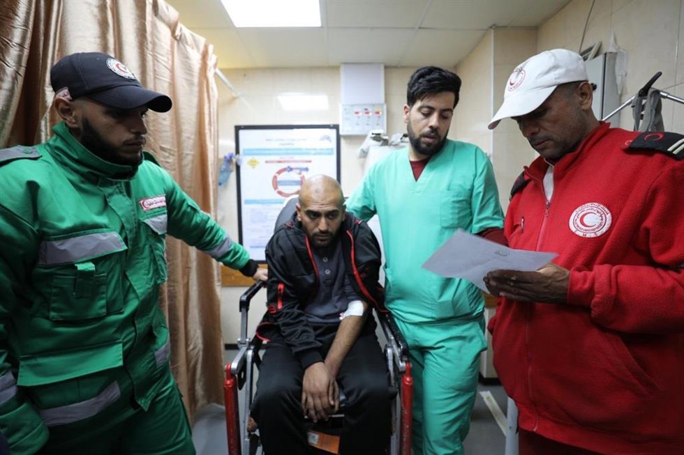 Archivo - Personal de la Media Luna Roja Palestina