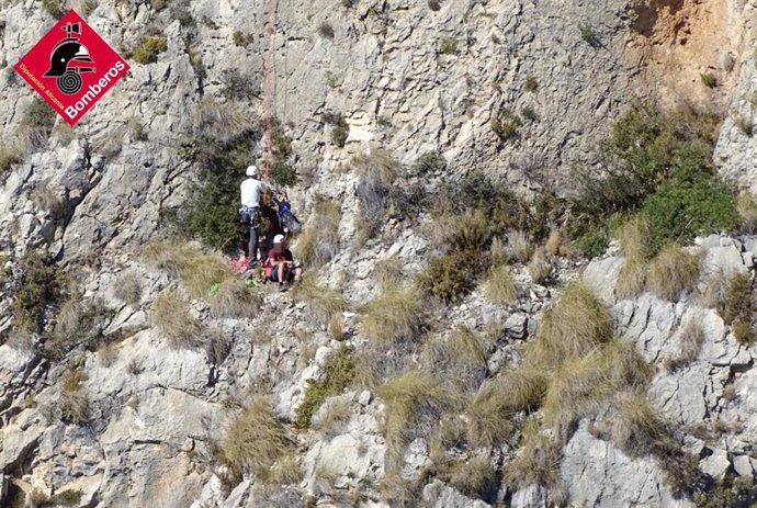 Rescatan en helicóptero a un escalador herido tras caer de más de seis metros en Ponoig