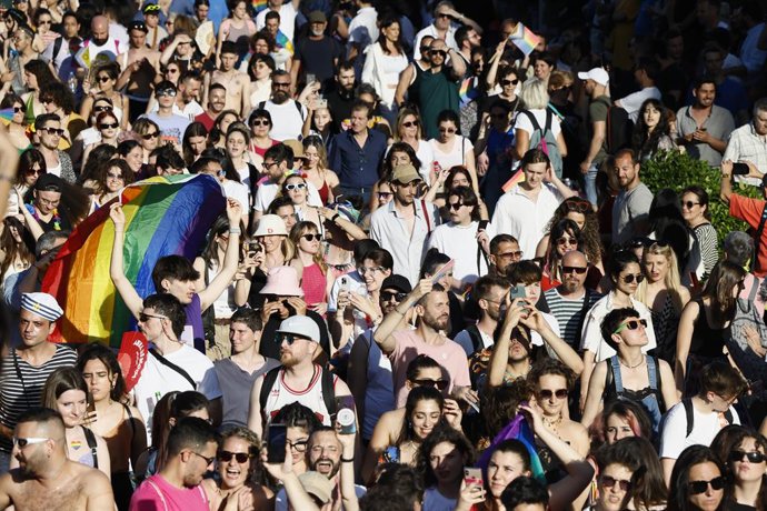 Archivo - 10 June 2023, Italy, Rome: Members and supporters of the lesbian, gay, bisexual and transgender (LGBT) community take part in the Pride parade in Rome. 