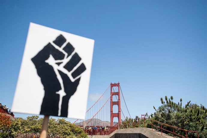 Archivo - June 5, 2020, San Francisco, California, United States: SAN FRANCISCO, CA- JUNE 6: Protestors demonstrate near the Golden Gate Bridge in Francisco, California on June 6, 2020 after the death of George Floyd.