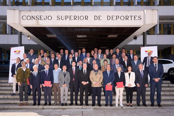 Los premiados por ADESP tras su Asamblea anual.