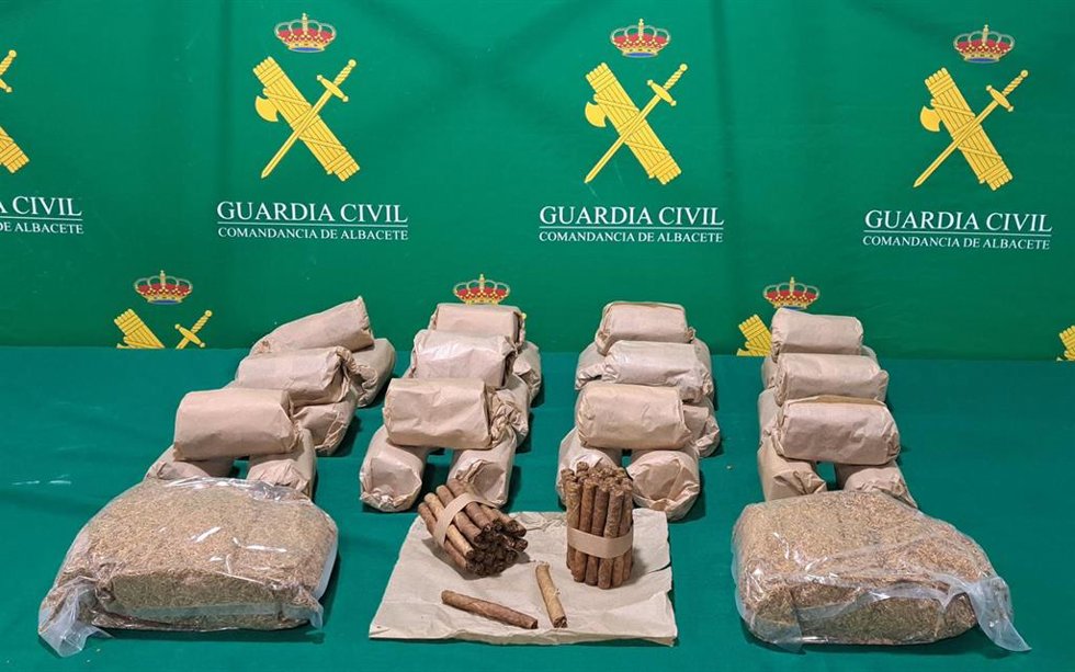 Tabaco y puros intervenidos por la Guardia Civil en Albacete por no pasar control sanitario ni pagar impuestos.
