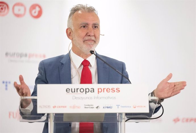 El ministro de Política Territorial y Memoria Democrática, Ángel Víctor Torres, interviene durante un Desayuno Informativo de Europa Press, en el hotel Hyatt Regency Hesperia Madrid, a 29 de febrero de 2024, en Madrid (España).