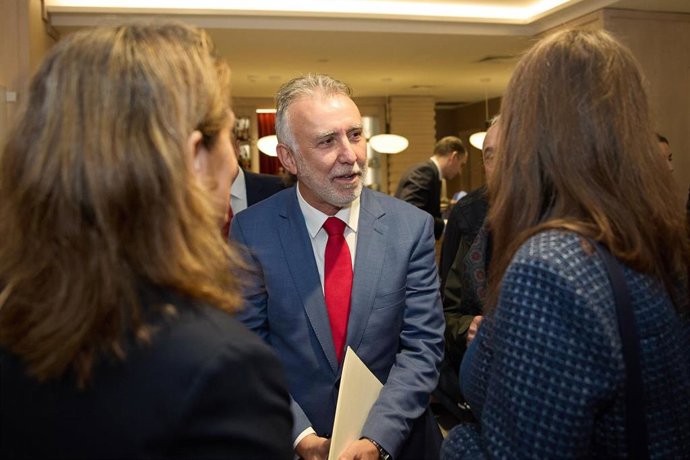 El ministro de Política Territorial y Memoria Democrática, Ángel Víctor Torres, llega a un Desayuno Informativo de Europa Press, en el hotel Hyatt Regency Hesperia Madrid, a 29 de febrero de 2024, en Madrid (España).
