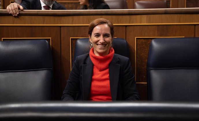 La ministra de Sanidad, Mónica García, durante una sesión de control al Gobierno, en el Congreso de los Diputados, a 28 de febrero de 2024, en Madrid (España). 