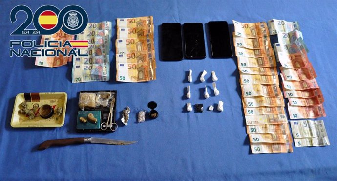 Dinero y droga aprehendidos en Mérida.