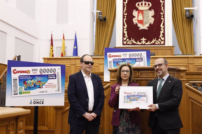 Presentación del Cuponazo de la ONCE correspondiente al 1 de marzo en las Cortes de C-LM.