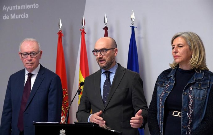 El concejal de Movilidad, Gestión Económica y Contratación del Ayuntamiento de Murcia, José Francisco Muñoz, en una rueda de prensa