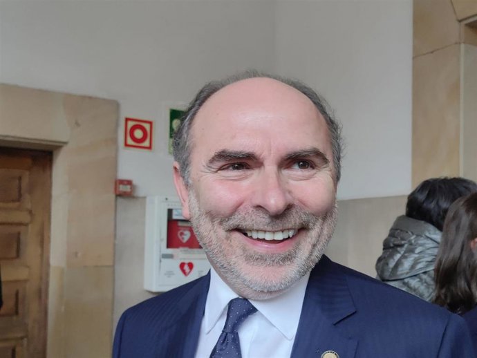 El rector de la Universidad de Oviedo, Ignacio Villaverde