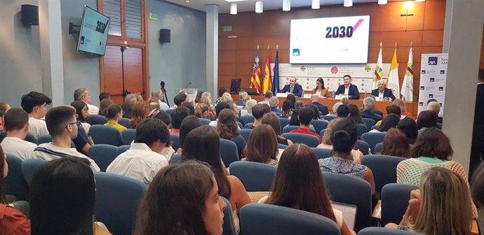 Archivo - Foro independiente Periodismo2030 y la Fundación AXA