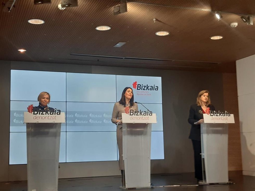 Rueda de prensa tras el Consejo de Gobierno de la Diputación de Bizkaia, con las diputadas Ainara Basurko, Leixuri Arrizabalaga y Teresa Laespada.