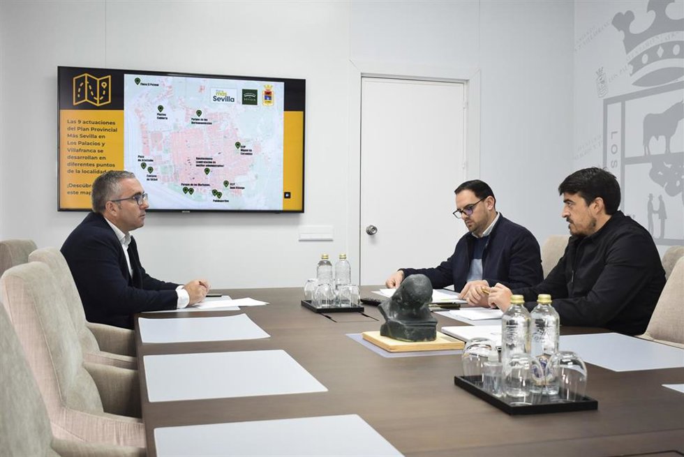 Reunión de trabajo del Plan Más Sevilla en el Consistorio palaciego.