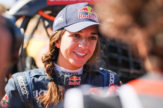 Archivo - GUTIERREZ HERRERO Cristina (spa), Red Bull Off-Road Junior Team USA by BFG, Taurus T3 Max, Motul, FIA Challenger, portrait finish line, arrivee, during the Stage 12 of the Dakar 2024 on January 19, 2024 around Yanbu, Saudi Arabia - Photo Anton