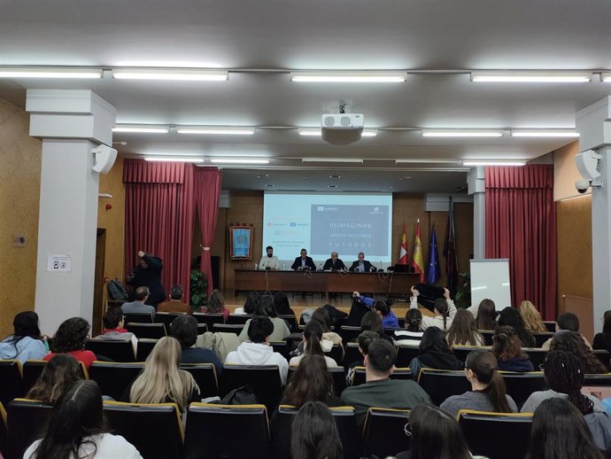 Presentación del informe de la Unesco 'Reimaginar juntos nuestros futuros' en la USAL