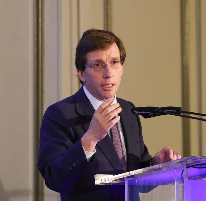 El alcalde de Madrid, José Luis Martínez-Almeida, interviene durante un desayuno informativo que protagoniza, organizado por Nueva Economía Fórum