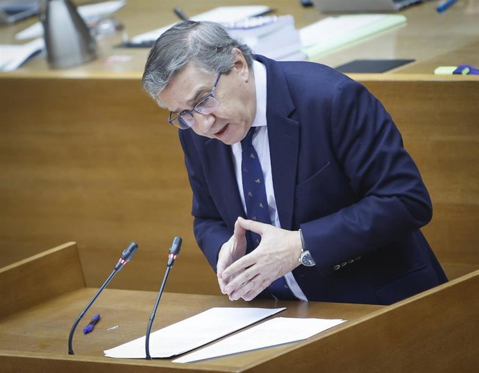 El conseller de Educación, José Antonio Rovira, en Les Corts