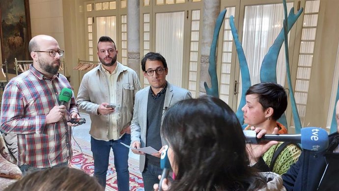 El portavoz del PSIB en el Parlament, Iago Negueruela, momentos antes de su comparecencia ante los medios.