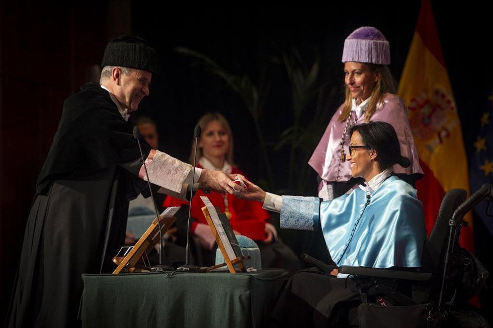 La nadadora españolaa Teresa Perales durante la ceremonia de investidura de como Doctora Honoris Causa por la UNED 