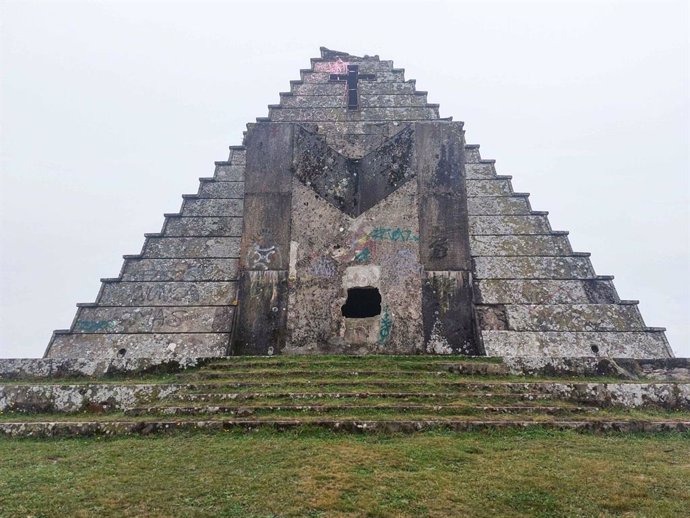 Archivo - Imagen de la Pirámide de Los Italianos