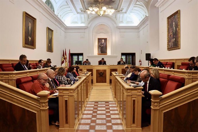 Pleno en el Ayuntamiento de Toledo.