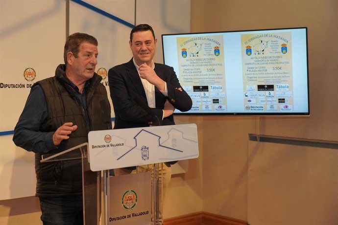 El diputado de Deportes y Juventud, Javier González Vega, y el alcalde de Olivares, Tomás Andrés, en la presentación de las IV Jornadas de la Matanza.