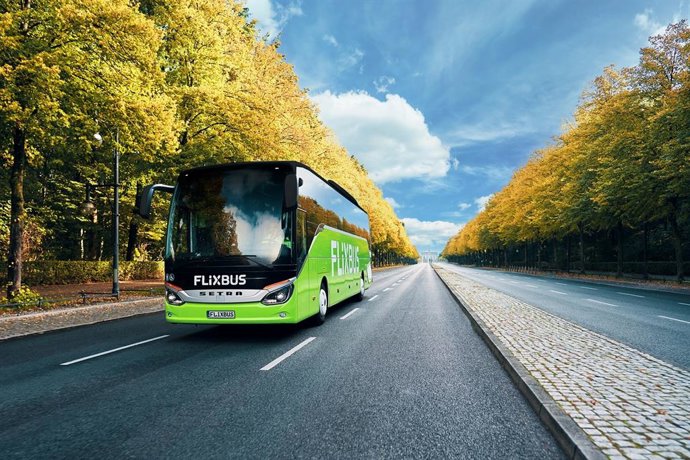 Archivo - Autobús de FlixBus.