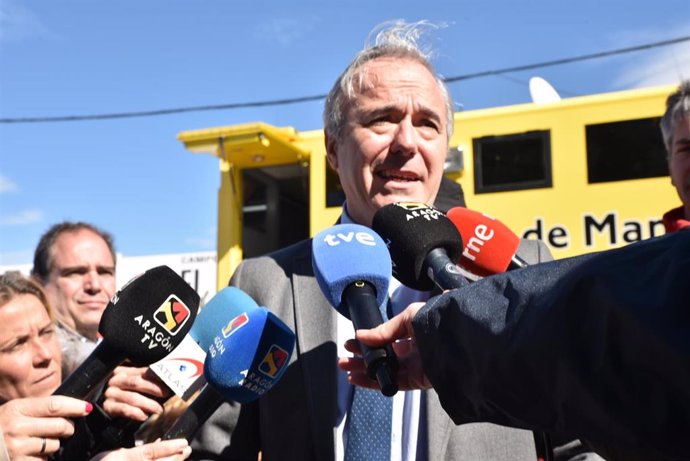 El presidente del Gobierno de Aragón, Jorge Azcón, ofrece declaraciones a los medios tras presidir la reunión del Centro de Coordinación Operativa Integrado (CECOPI).