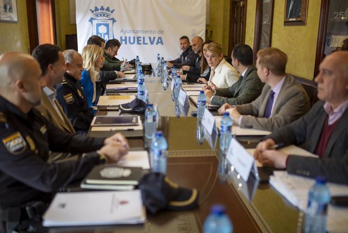 Imagen de la Junta Local de Seguridad celebrada en el Ayuntamiento de Huelva para el dispositivo especial de la Semana Santa 2024.