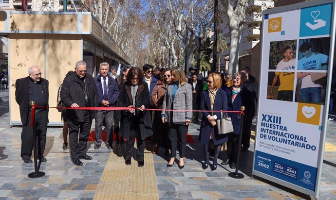 María Dolores García, presidenta de la UCAM, ha inaugurado las XXIII Muestra Internacional de Voluntariado acompañada por José Manuel Lorca Planes, obispo de la Diócesis de Cartagena y Concepción Ruiz, consejera de Política Social, Familias e Igualdad