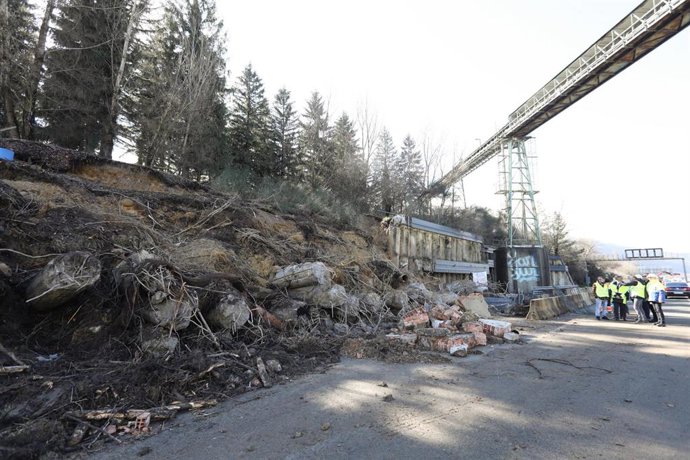 Desprendimiento en la A-1.